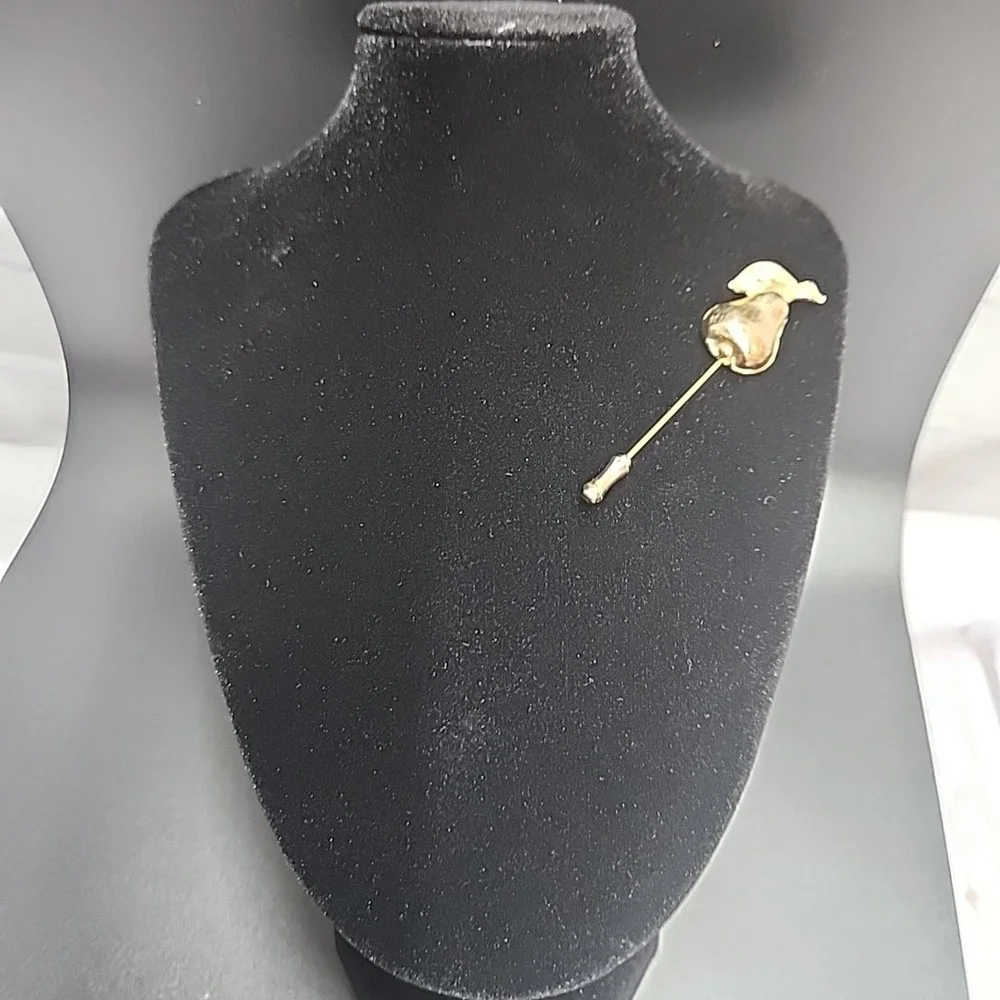 Vintage Gold Tone Pear Fruit Lapel Hat Pin Brooch